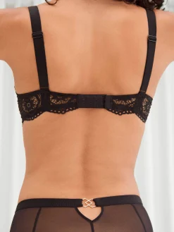 Gigi - Push-up<Darjeeling Discount